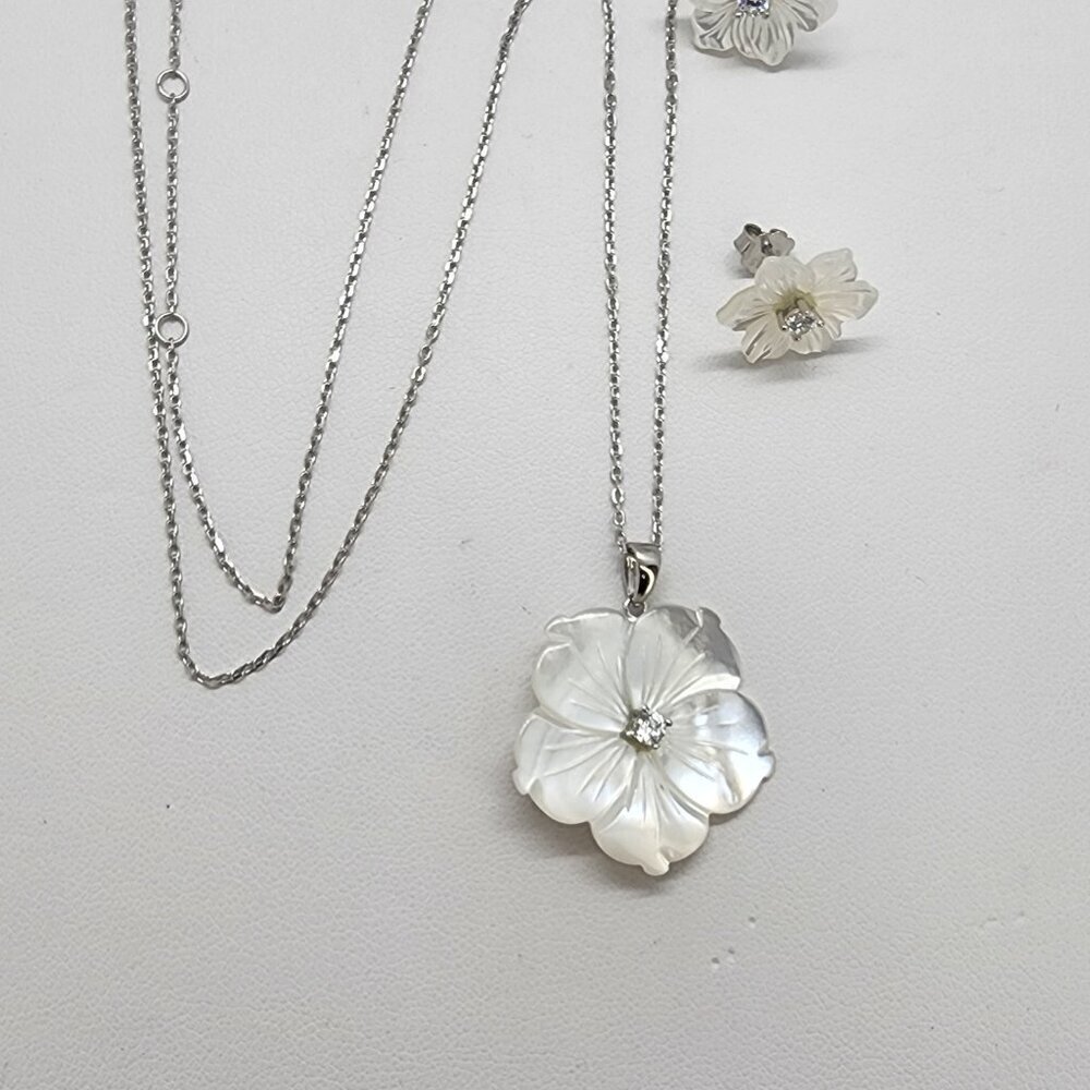 Brand New Sterling Silver 925 Pearl White Flower Earrings Necklace Set - Picture 4 of 7